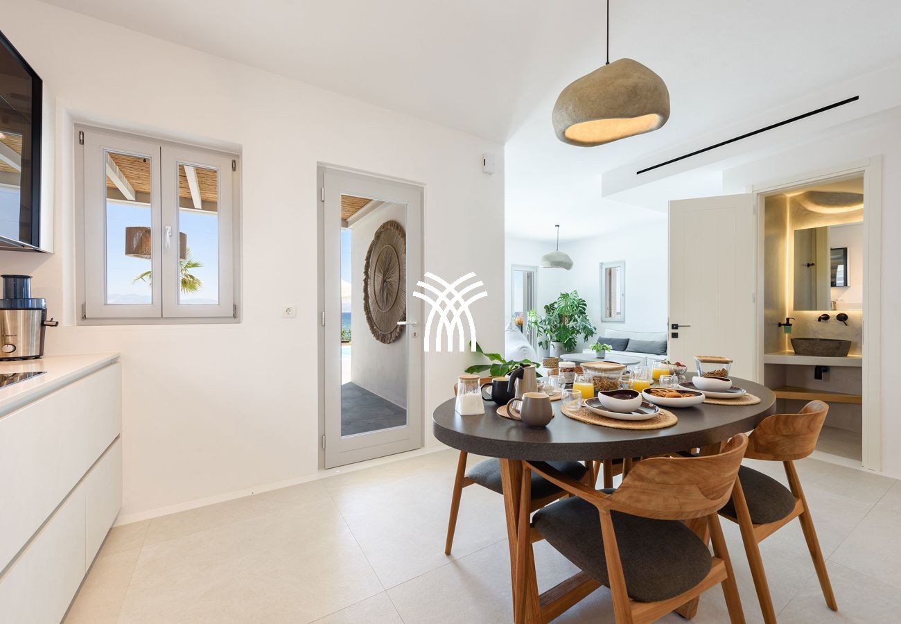 Villa in Paros - Black Pearl