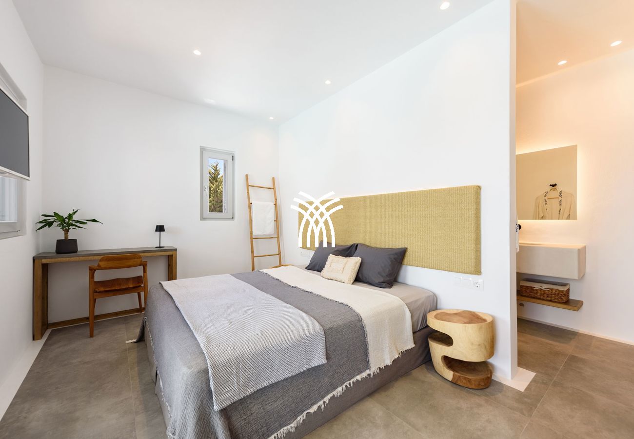 Villa in Paros - Black Pearl