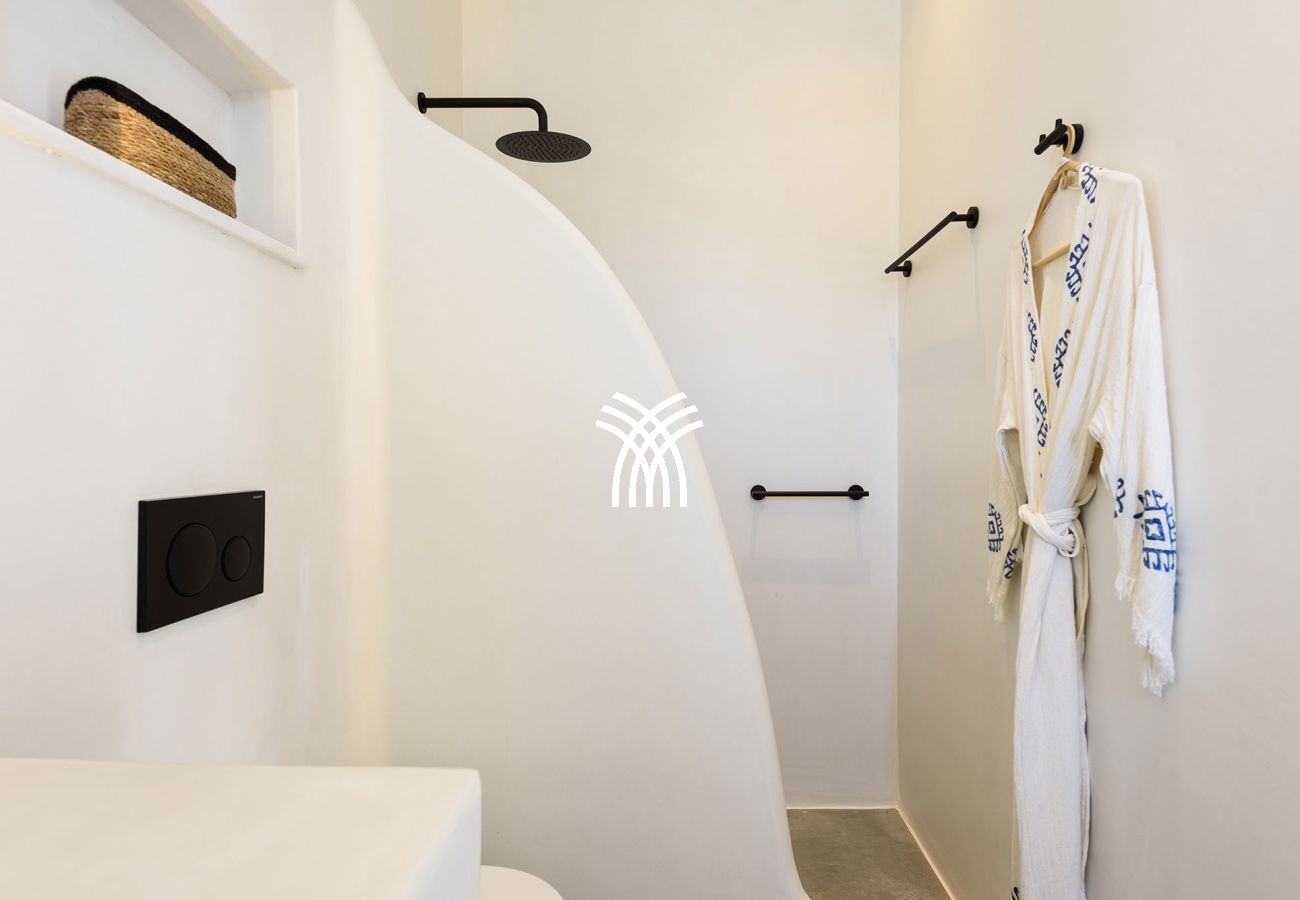 Villa in Paros - Black Pearl