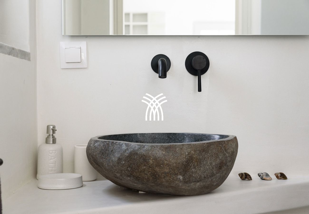 Villa in Paros - Black Pearl