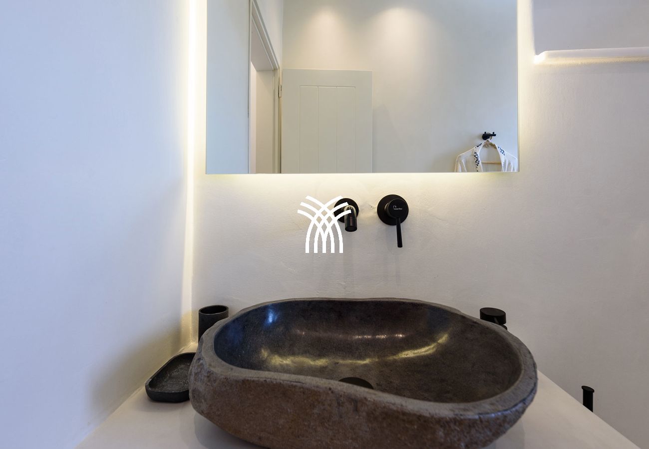 Villa in Paros - Black Pearl