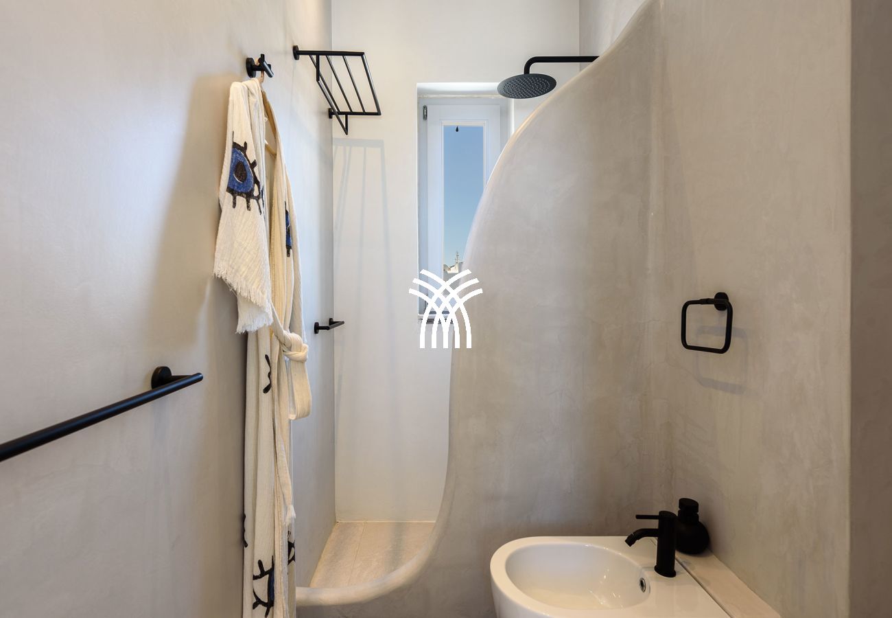 Villa in Paros - Black Pearl