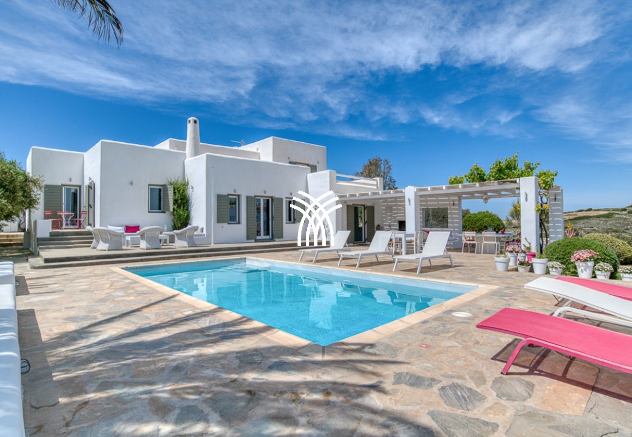 Villa in Parikia - Vivlio