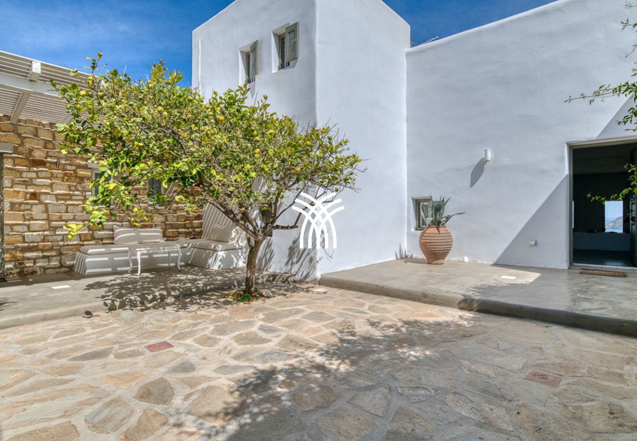 Villa in Parikia - Vivlio