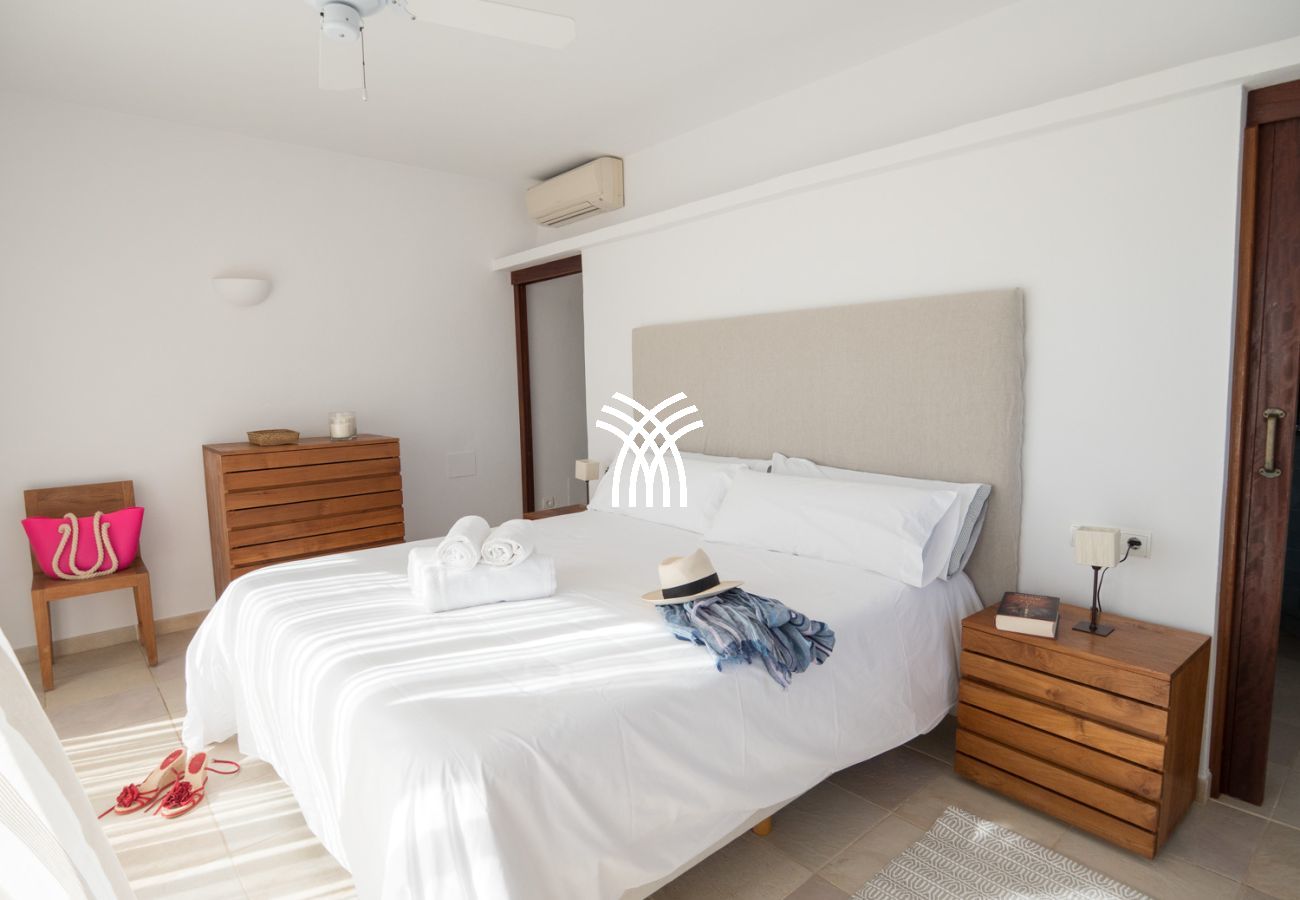 Villa in Ibiza / Eivissa - Sa Cigonya